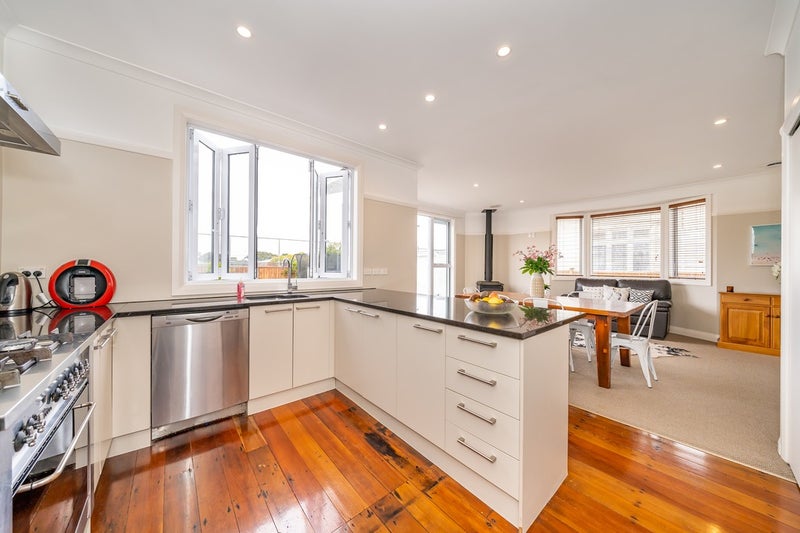 22 Bouverie Street, Petone, Lower Hutt - Carousel 24