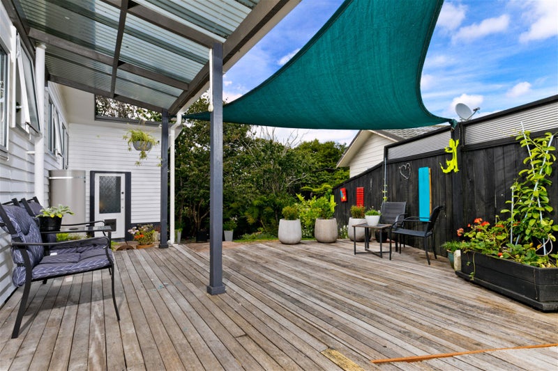 7 Blythe Place, Glendene, Auckland - Carousel 2