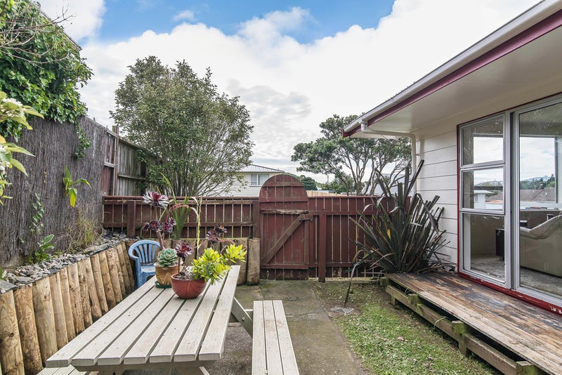 5 Beaumaris Crescent, Ascot Park, Porirua - Carousel 6