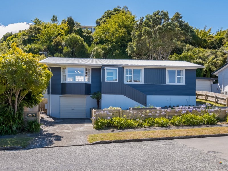9 Laburnum Grove, Maungaraki, Lower Hutt - Carousel 1