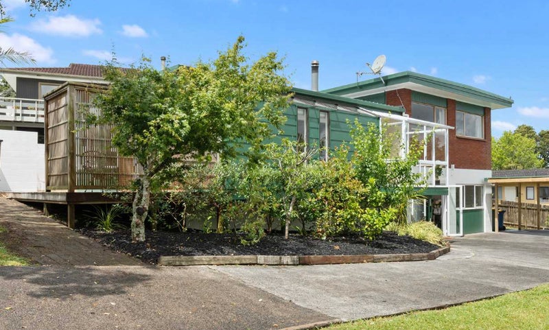 5 Montclair Rise, Browns Bay, Auckland - Carousel 1