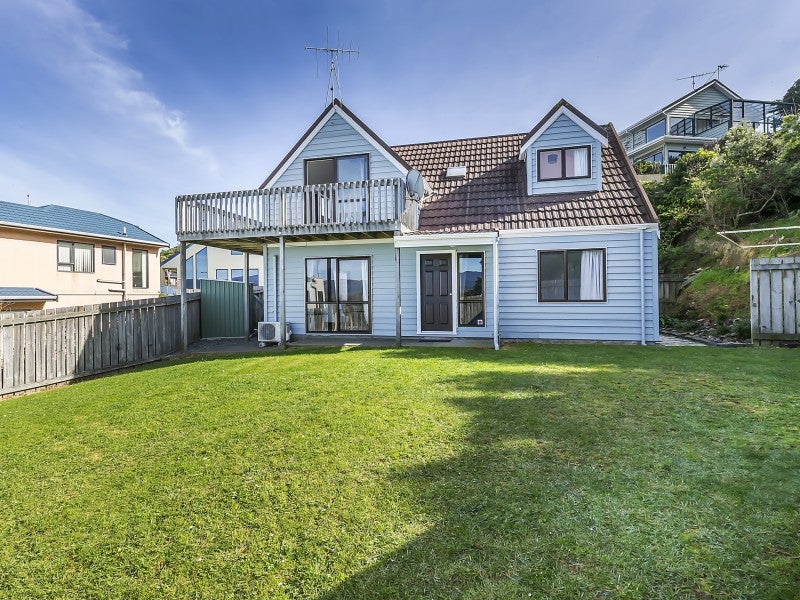 5B Bury Grove, Strathmore Park, Wellington - Carousel 1