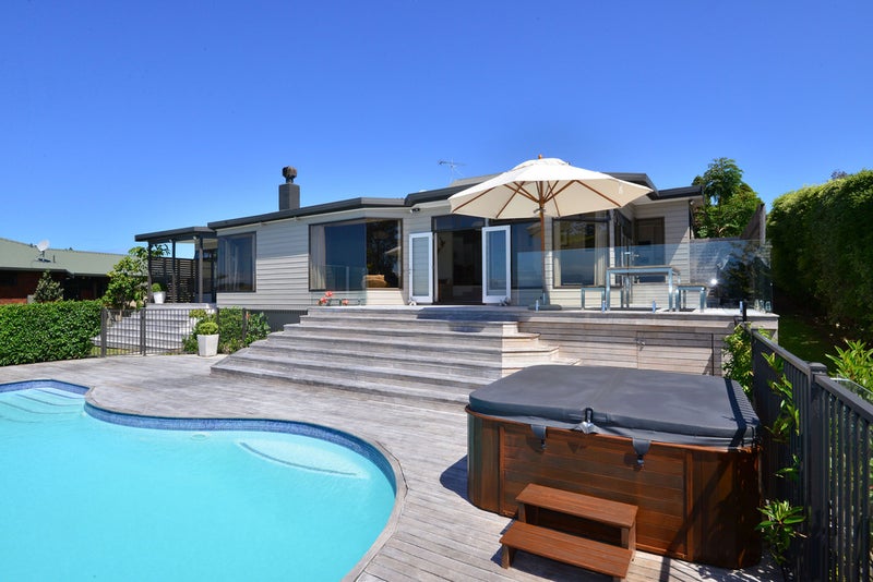 138 Pacific Parade, Army Bay, Whangaparaoa - Carousel 2