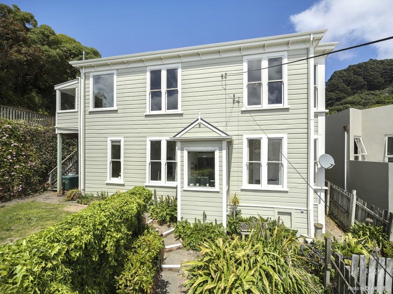 33 Hay Street, Oriental Bay, Wellington - Carousel 1