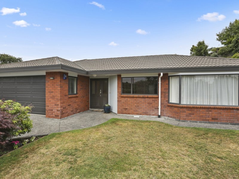 10 Kororako Grove, Whalers Gate, New Plymouth - Carousel 1