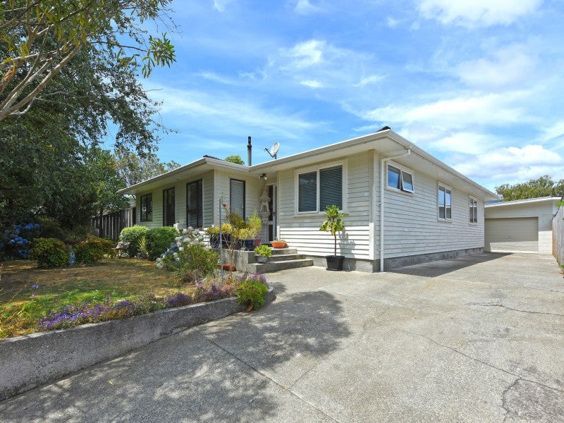 12 Indiana Grove, Totara Park, Upper Hutt - Carousel 1