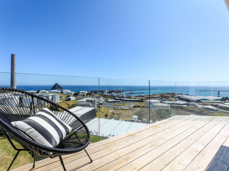 20 Findlay Street, Moturoa, New Plymouth - Carousel 1