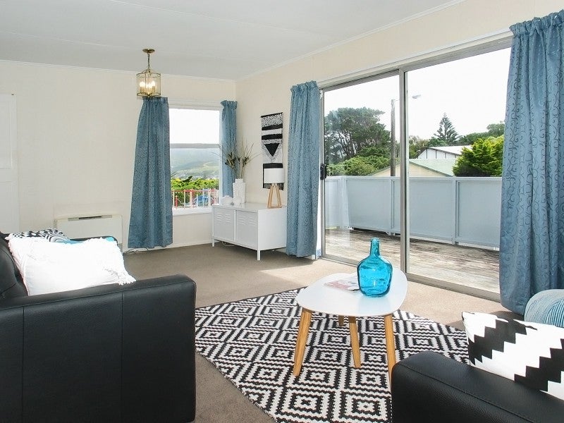 48 Gloaming Hill, Titahi Bay, Porirua - Carousel 1