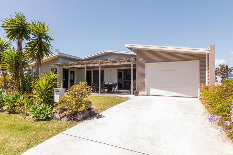 3 Palm Grove, Waihi Beach, Waihi Beach - Carousel 1