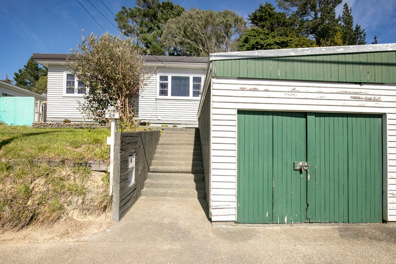 24 Main Road, Wainuiomata, Lower Hutt - Carousel 2