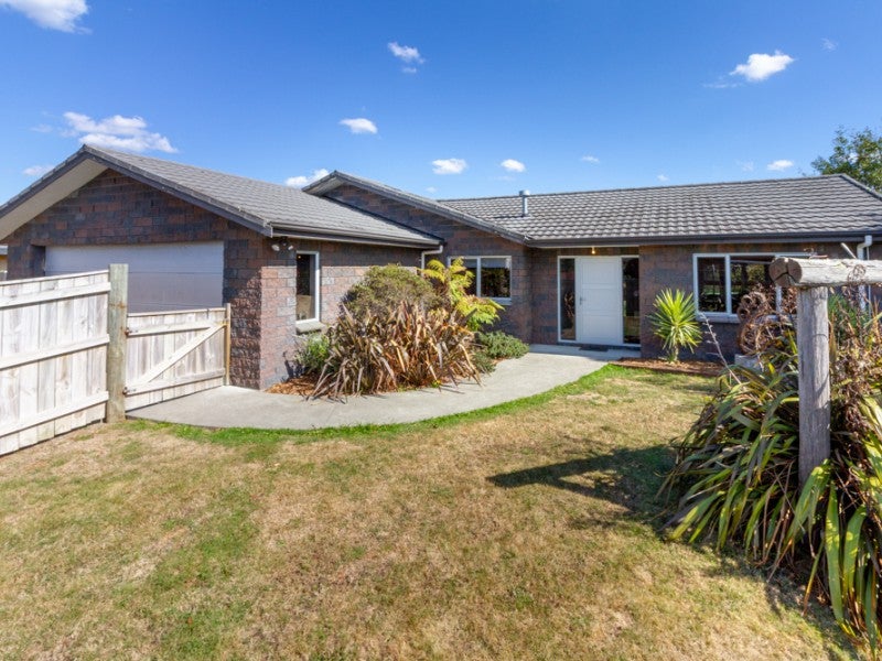 174 Schnell Drive, Kelvin Grove, Palmerston North - Carousel 1