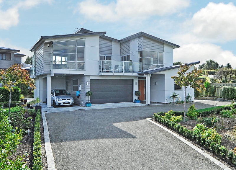 12 Shakespeare Way, Kelvin Grove, Palmerston North - Carousel 1