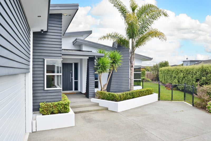 4 Hensley Crescent, Flagstaff, Hamilton - Carousel 2