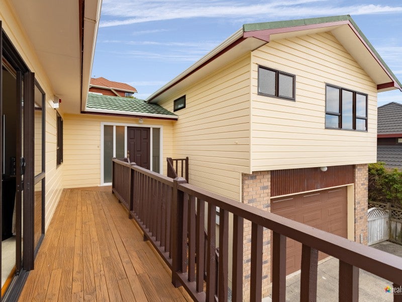 16 Kinnel Grove, Papakowhai, Porirua - Carousel 21