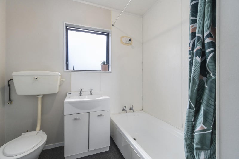 1/6 Mona Vale, West Harbour, Waitakere - Carousel 14