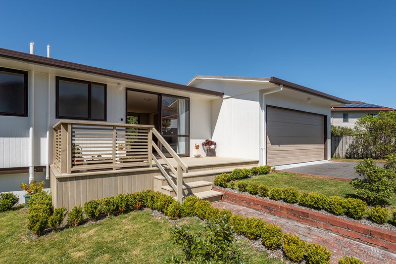 20 Cathie Place, Karori, Wellington - Carousel 2