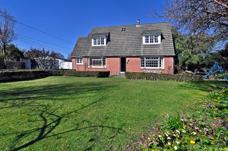 11 Claxton Place, Saint Martins, Christchurch - Carousel 1