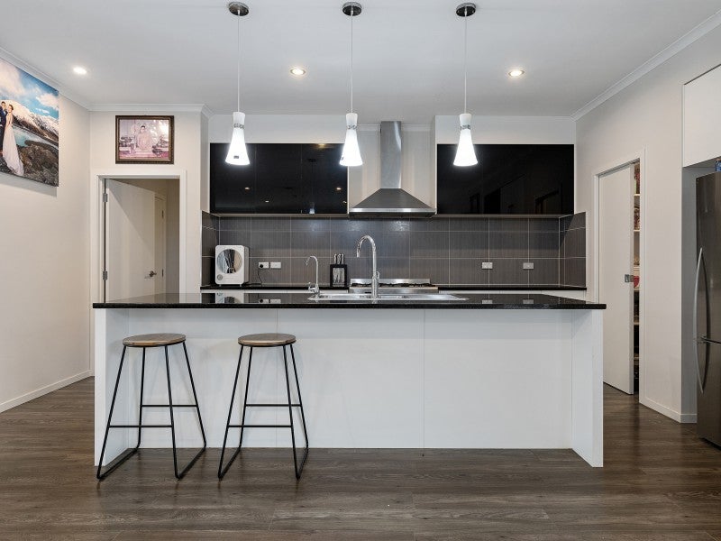 37 Longbow Terrace, Flagstaff, Hamilton - Carousel 1