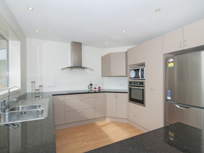 8 Aldersgate Grove, Stokes Valley, Lower Hutt - Carousel 2