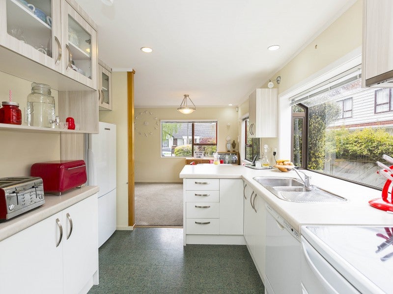 4 Johnswood Grove, Clouston Park, Upper Hutt - Carousel 2