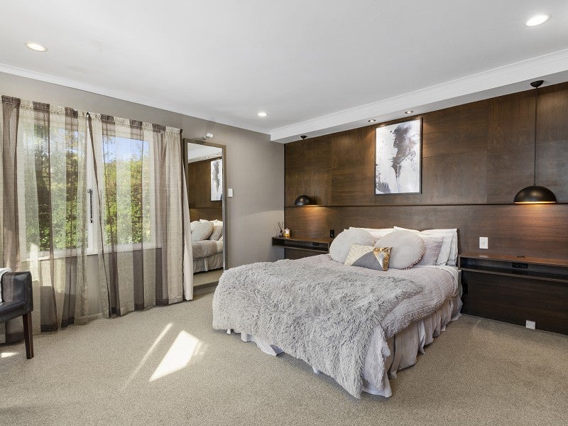 8 South Street, Tawa, Wellington - Carousel 2
