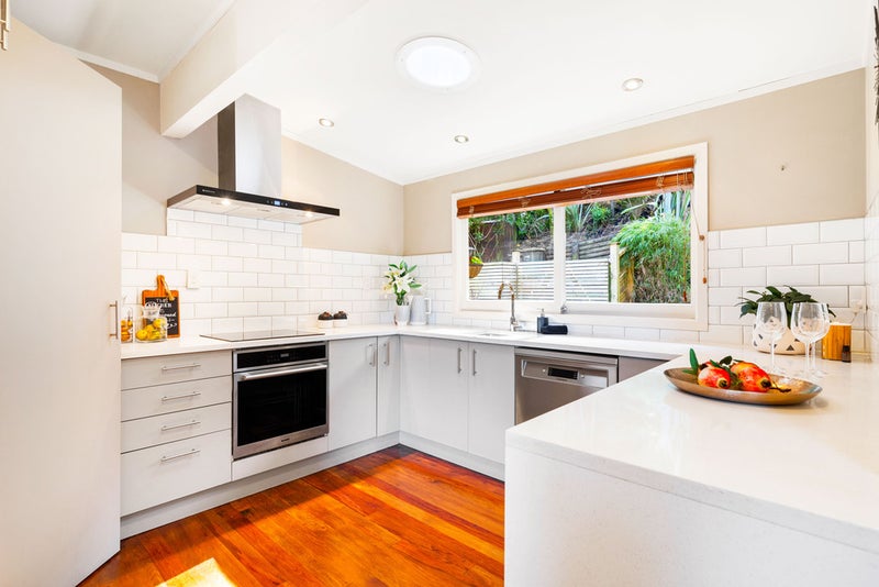 33 Warner Park Avenue, Laingholm, Auckland - Carousel 2