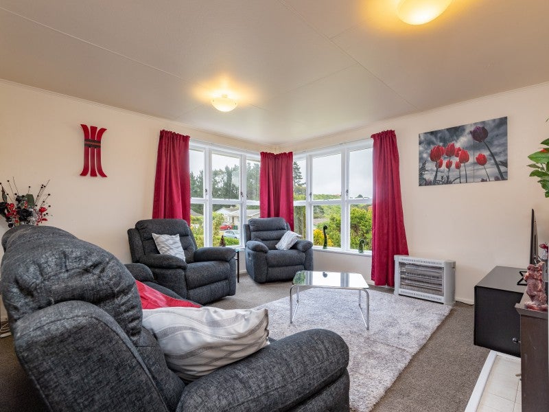 15 Bellona Place, Cannons Creek, Porirua - Carousel 2