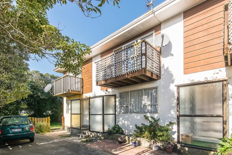 8/14 Ngatitoa Street, Takapuwahia, Porirua - Carousel 1