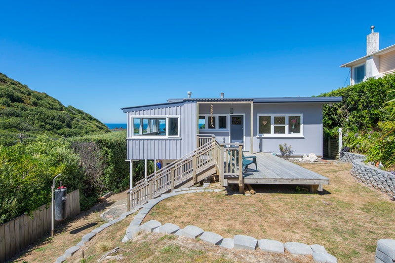 6 Cave Road, Houghton Bay, Wellington - Carousel 1