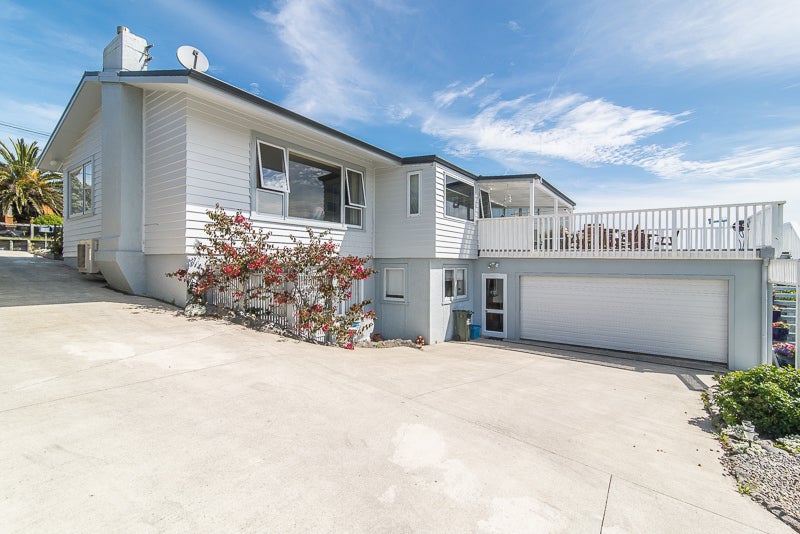 5 Kawau Grove, Waikanae Beach, Waikanae - Carousel 2