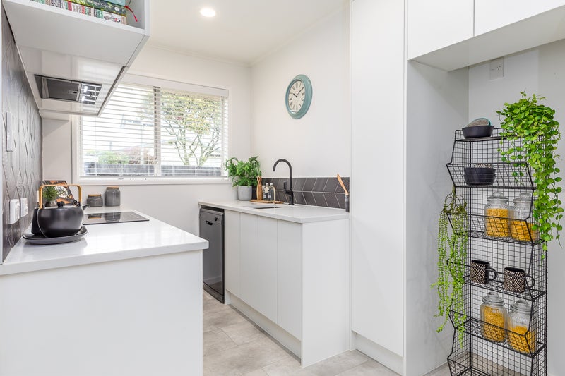 2/32 Fowlds Avenue, Sandringham, Auckland - Carousel 2
