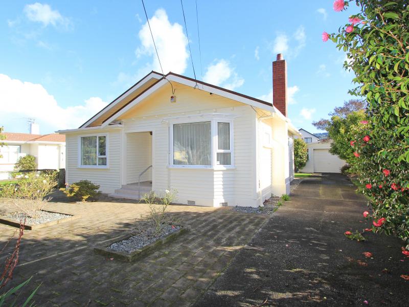 14 Hart Avenue, Boulcott, Lower Hutt - Carousel 1