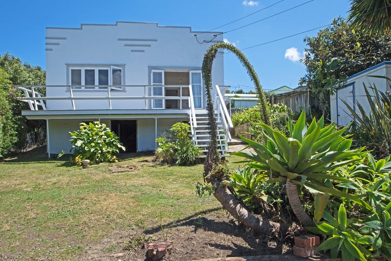27 Hamilton Road, Surfdale, Waiheke Island - Carousel 1