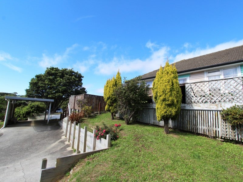 116 Champion Street, Cannons Creek, Porirua - Carousel 1