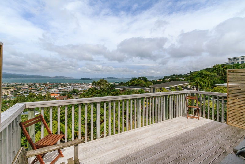 6 Walnut Way, Maungaraki, Lower Hutt - Carousel 2