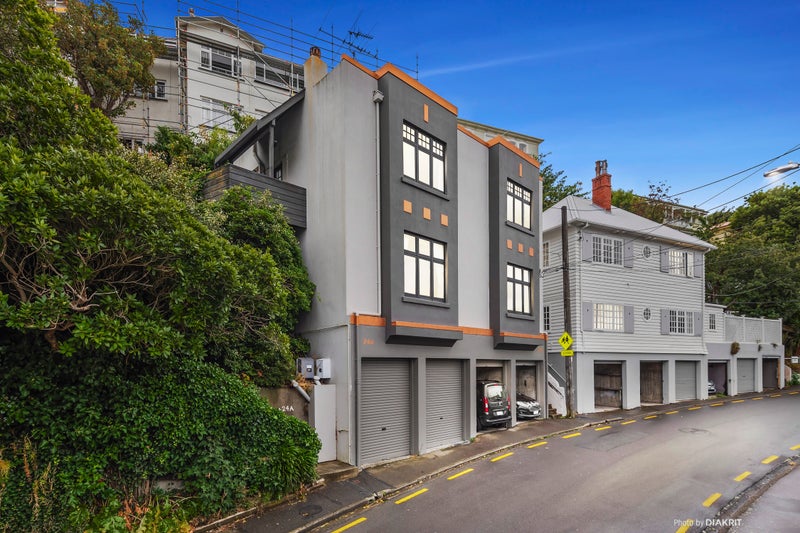 1/24B Clifton Terrace, Kelburn, Wellington - Carousel 1