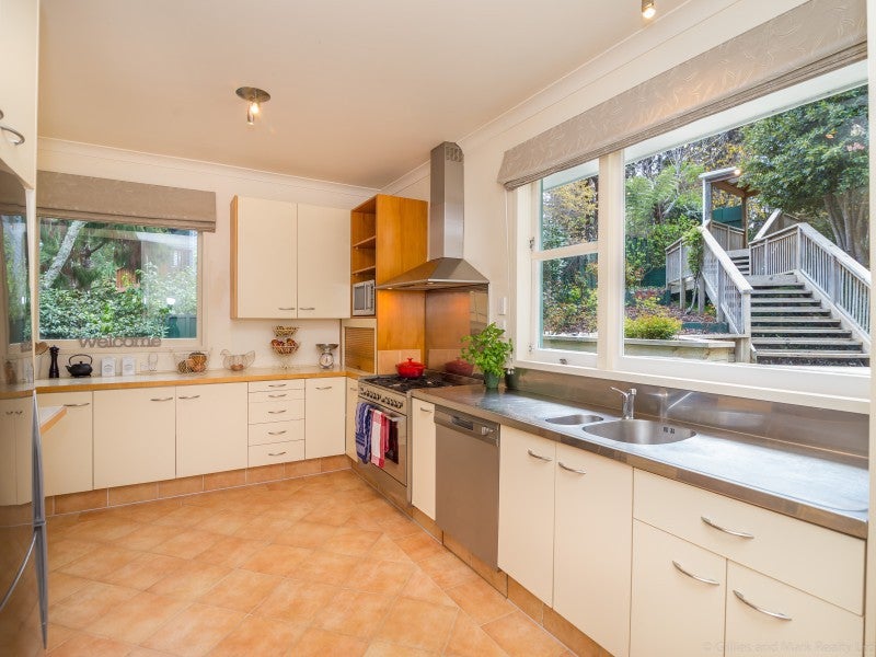 39 Chatsworth Road, Silverstream, Upper Hutt - Carousel 2