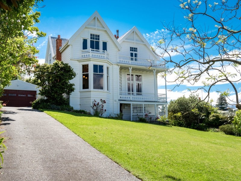 11 Hukarere Road, Bluff Hill, Napier - Carousel 1