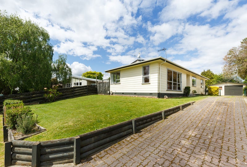 11 Capri Place, Awapuni, Palmerston North - Carousel 1
