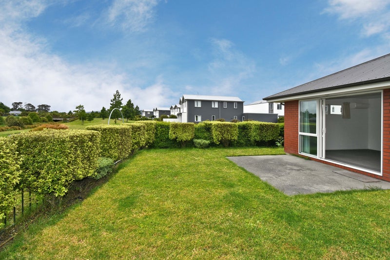 10 Date Crescent, Aidanfield, Christchurch - Carousel 1