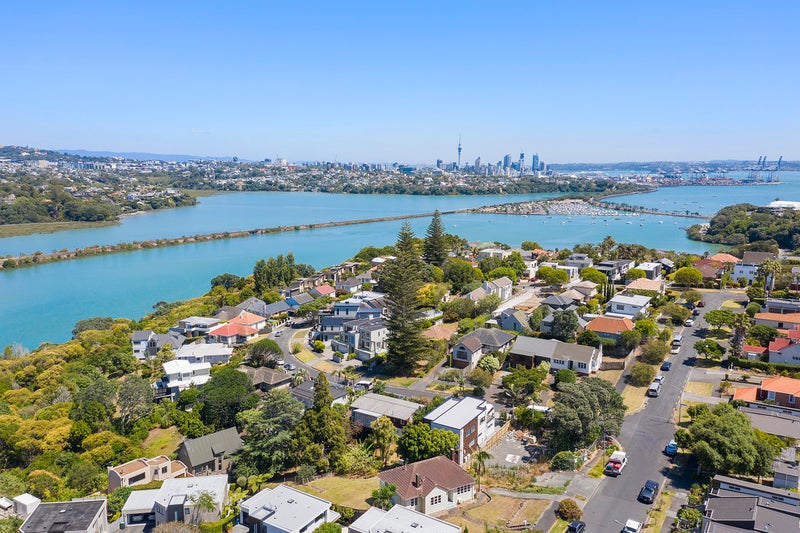 13B Ngaio Street, Orakei, Auckland - Carousel 20