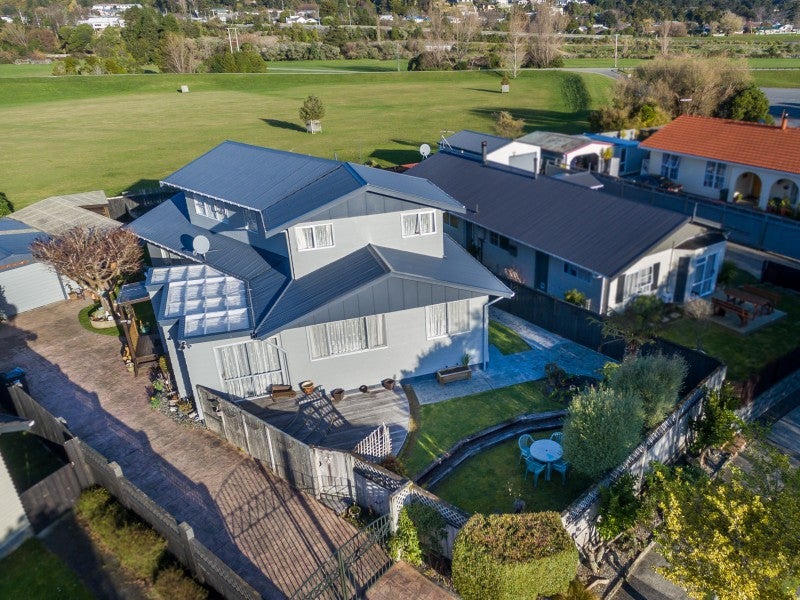 52 Brightwater Crescent, Totara Park, Upper Hutt - Carousel 1