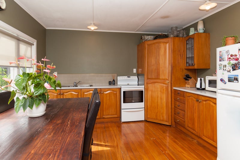 11C Cross Street, Raglan - Carousel 2