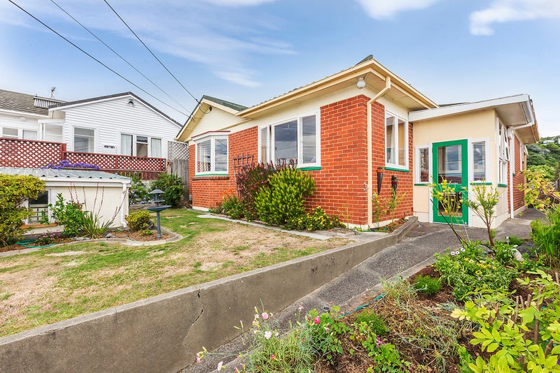 12 View Road, Houghton Bay, Wellington - Carousel 1