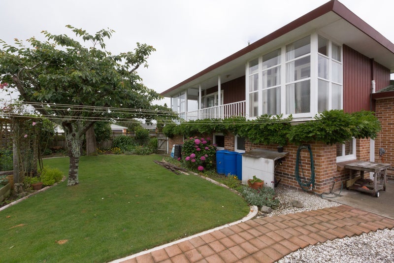 1 Kapiti Place, Awapuni, Palmerston North - Carousel 24
