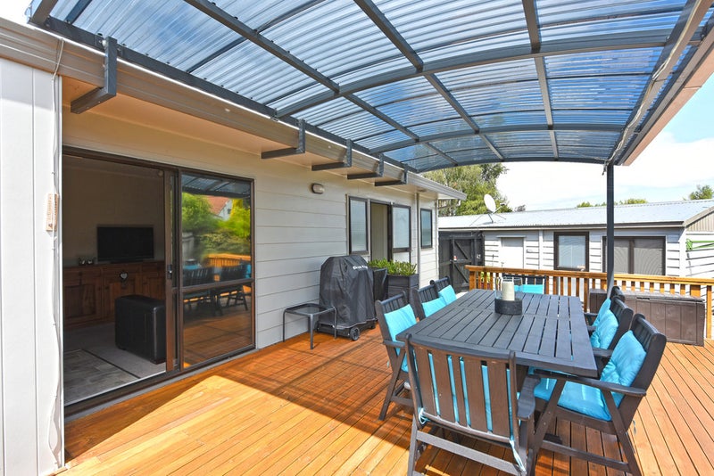 21 Memphis Grove, Totara Park, Upper Hutt - Carousel 1