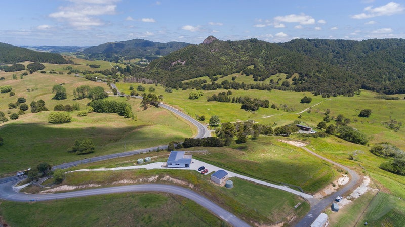 15 Brooklands Way, Brynderwyn - Carousel 1