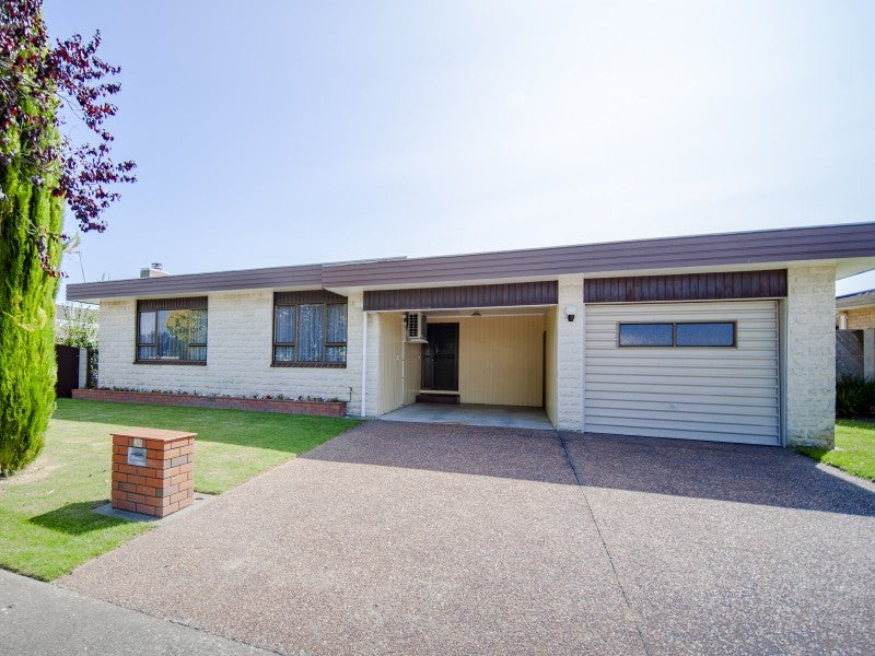 34 Perry Crescent, Greenmeadows, Napier - Carousel 1