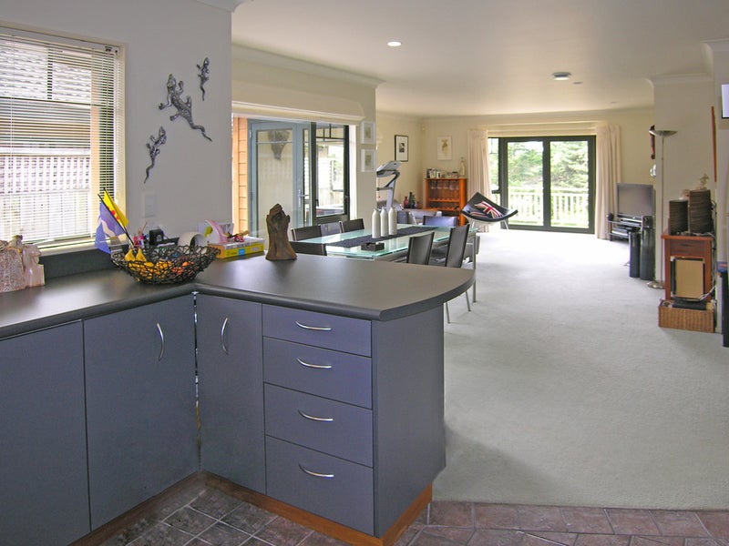 6 Marjory Close, Broadmeadows, Wellington - Carousel 16