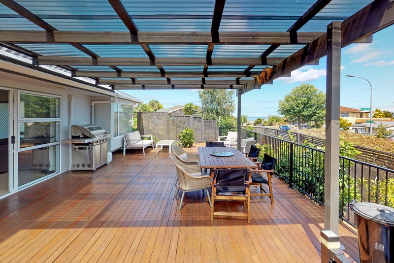 2/2 Calluna Crescent, Totara Heights, Auckland - Carousel 1